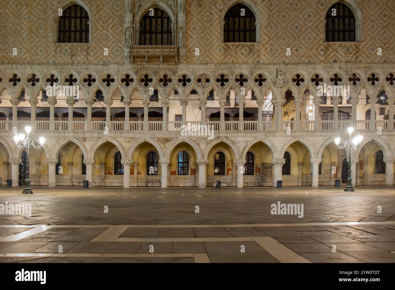 Palazzo Ducale (Palais des Doges) au crépuscule - Venise, Venezia, Italie, Europe Banque D'Images