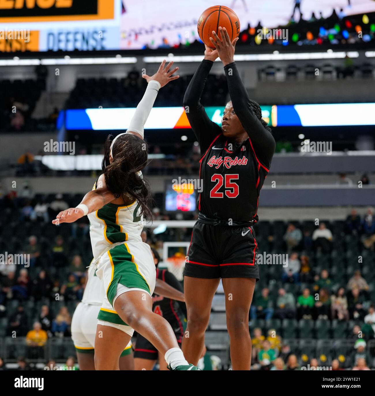 Waco, Texas, États-Unis. 8 décembre 2024. La garde de l'UNLV Aaliyah Alexander (25 ans) tire sur la balle lors d'un match de basket-ball universitaire féminin entre les Baylor Lady Bears et les UNLV Lady Rebels le 8 décembre 2024 à Waco, Texas. Baylor a gagné, 71-64. (Crédit image : © Scott Coleman/ZUMA Press Wire) USAGE ÉDITORIAL SEULEMENT! Non destiné à UN USAGE commercial ! Banque D'Images