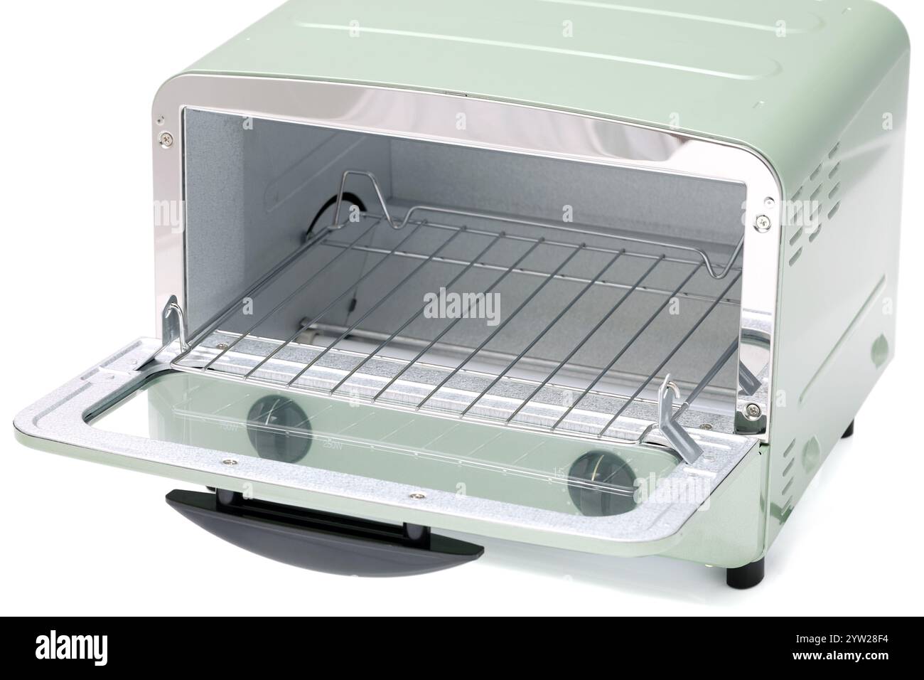 Gros plan d'un four grille-pain moderne avec cadrans, appareil de cuisine compact. Banque D'Images