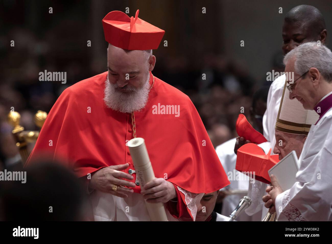 Cité du Vatican, Vatican, 07/12/2024, le pape François nomme nouveau cardinal, Mons. Dominique Joseph Mathieu, Archevêque de Téhéran Ispahan (Iran), lors du Consistoire public ordinaire pour la création du nouveau Cardinal in offert Peterìs Basilique au Vatican. Maria Grazia Picciarella/Alamy Live News Banque D'Images
