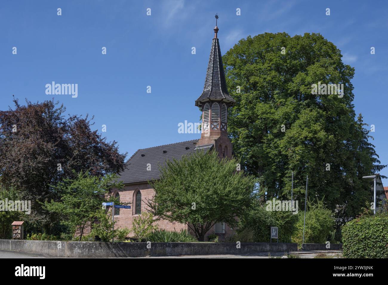 Église protestante, construite en 1898, Forchheimer Str. 1, Riegel am Kaiserstuhl, Bade-Wuerttemberg, Allemagne, Europe Banque D'Images Église protestante, construite en 1898, Forchheimer Str. 1, Riegel am Kaiserstuhl, Bade-Wuerttemberg, Allemagne, Europe Banque D'Images