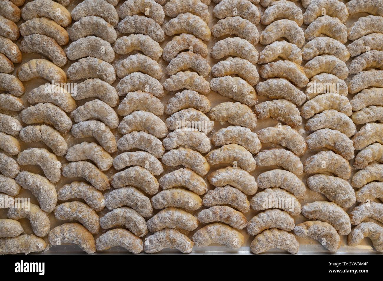 Croissants de vanille fraîchement cuits sur une plaque de cuisson, Bavière, Allemagne, Europe Banque D'Images