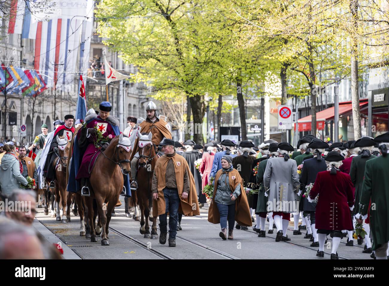 Défilé des guildes costumés historiquement, Sechselaeuten ou Saechsilueuete, Zurich Spring Festival, Zurich, Suisse, Europe Banque D'Images
