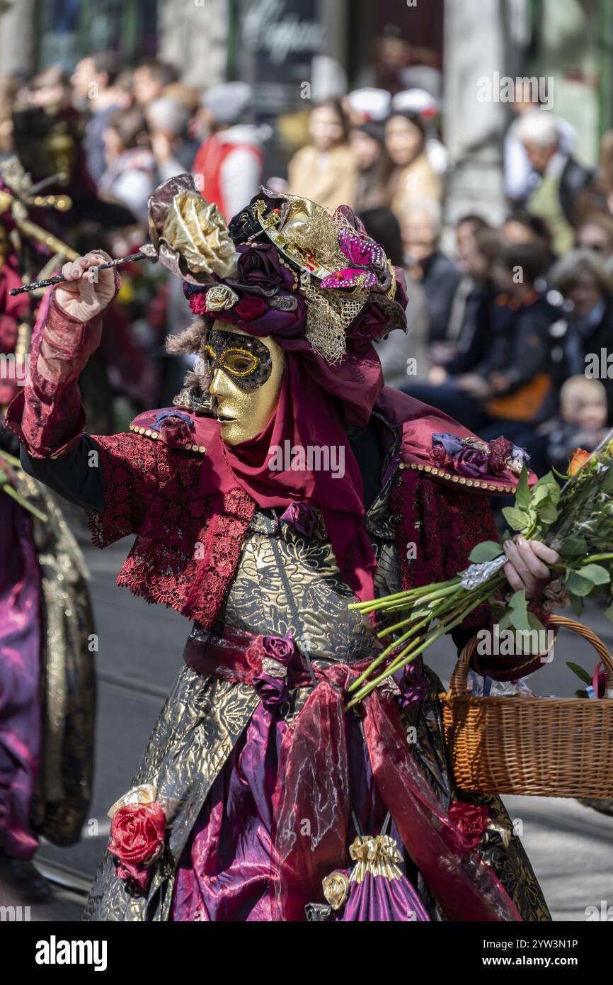 Les participants déguisés en bouffons du canton invité de Schwyz, symposium des bouffons des sociétés carnavalesques Maerchler, défilé des cos historiques Banque D'Images