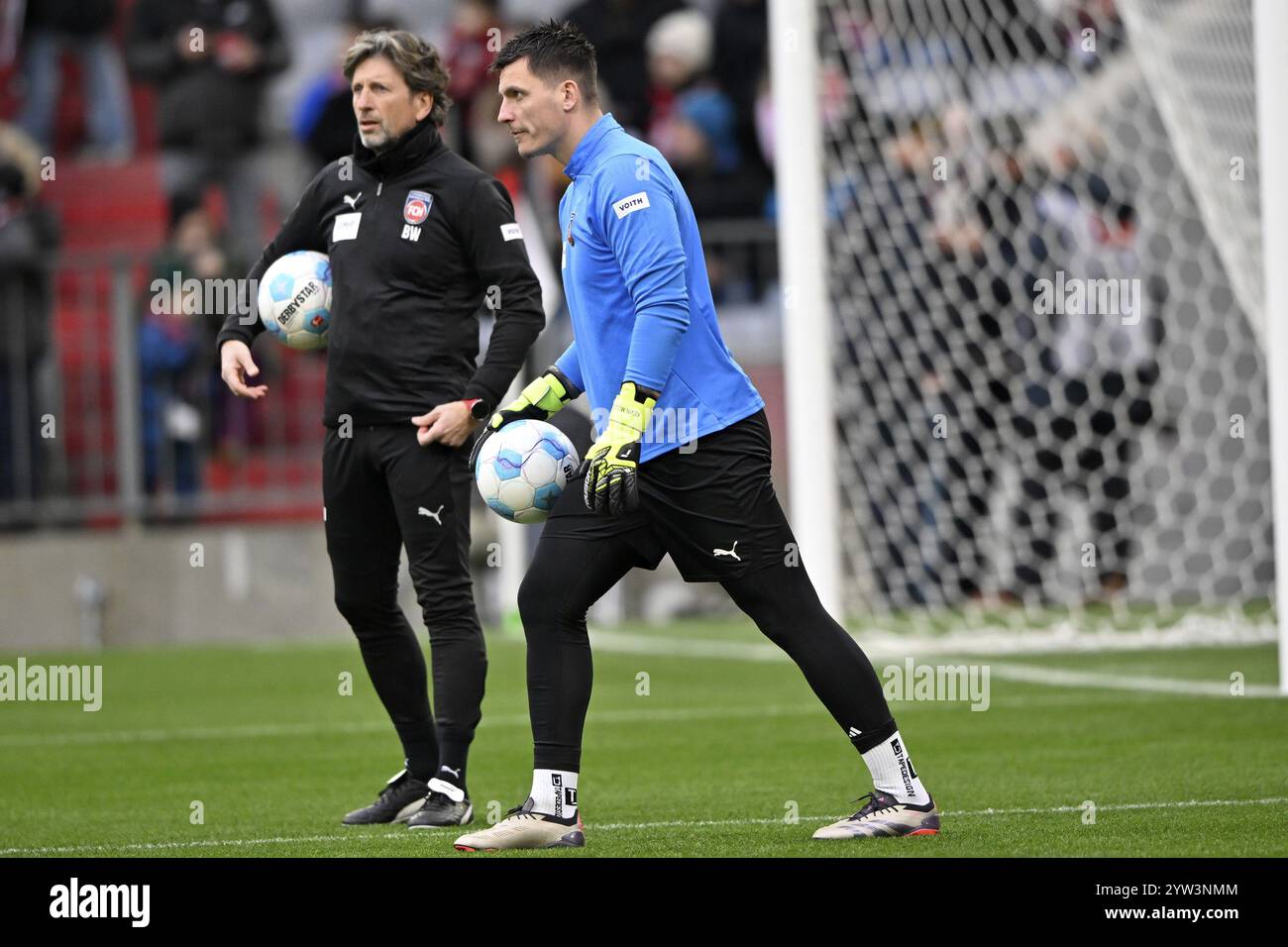 Gardien de but d'entraînement d'échauffement Kevin Mueller 1. FC Heidenheim 1846 FCH (01) avec l'entraîneur Bernd Weng 1. FC Heidenheim 1846 FCH Allianz Arena, Mu Banque D'Images