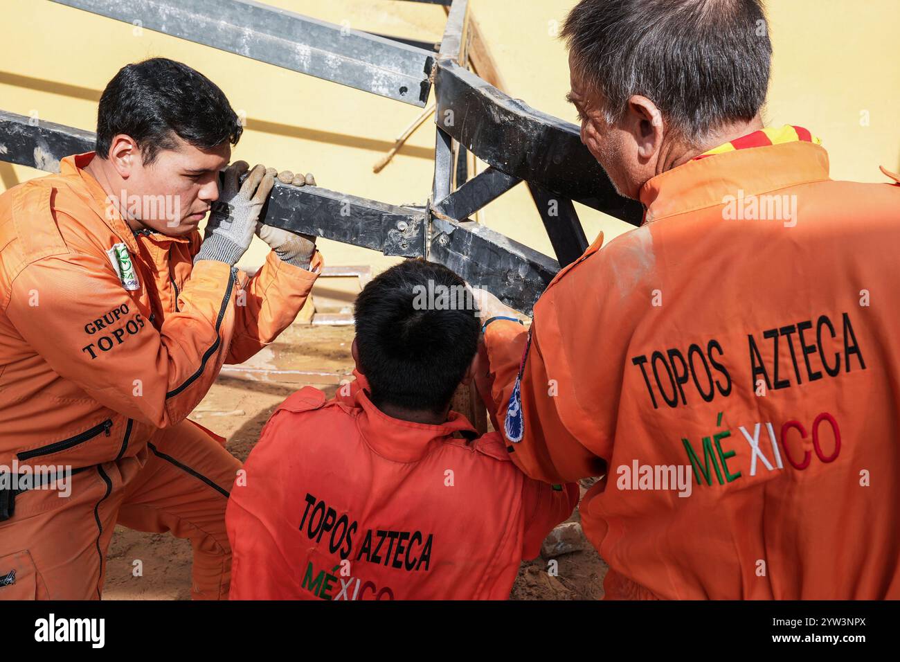Brigada Topos Tlatelolco. L'équipe de premiers secours et de secours en cas de calamité et d'accident aide en cas de catastrophe naturelle. DANA inondation. Banque D'Images