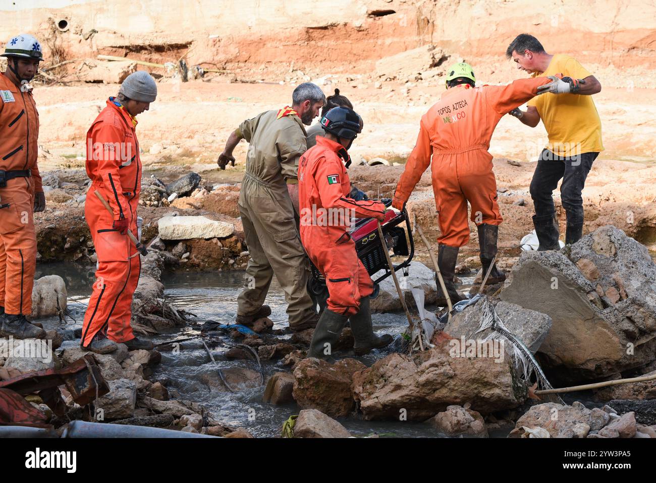 Brigada Topos Tlatelolco. L'équipe de premiers secours et de secours en cas de calamité et d'accident aide en cas de catastrophe naturelle. DANA inondation. Banque D'Images