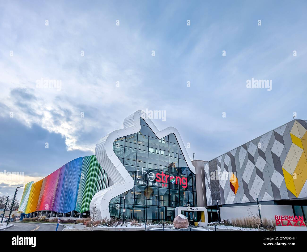 Rochester, New York, États-Unis - 6,2024 : entrée extérieure et panneau pour le Strong National Museum of Play Banque D'Images