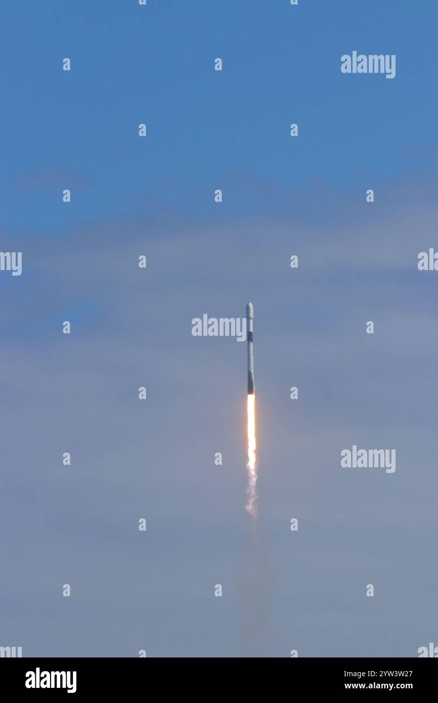 Space X Falcon 9 lancement et atterrissage à cape Canaveral Banque D'Images