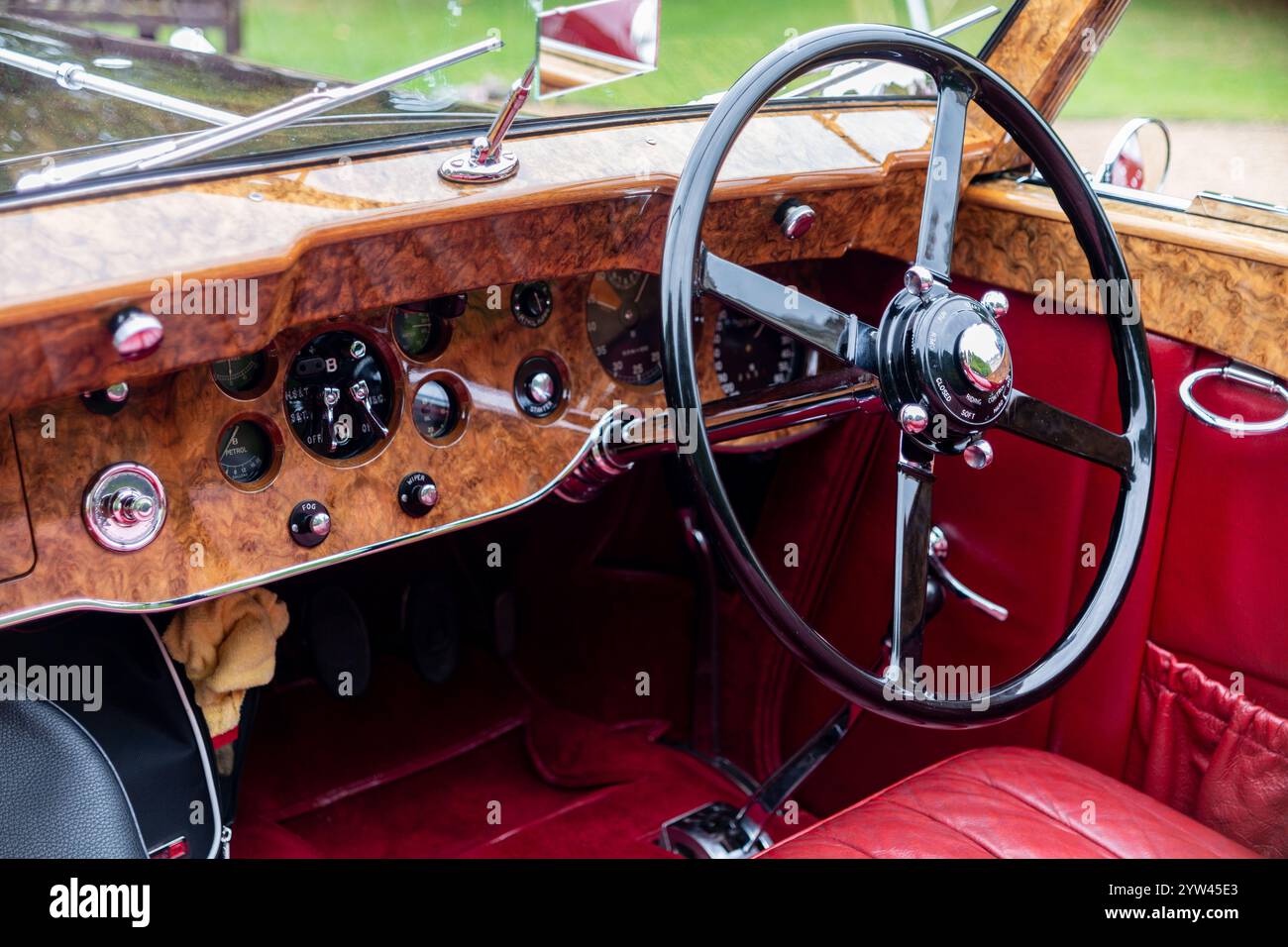 Intérieur de voiture classique au concours of Elegance 2022, Hampton court Palace, Londres Banque D'Images