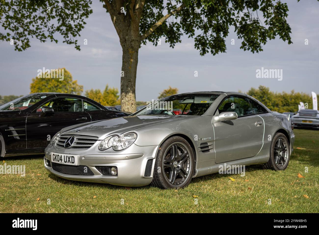 Mercedes-Benz SL55 2004, exposée au salon privé concours d’Elégance 2024 au Blenheim Palace. Banque D'Images