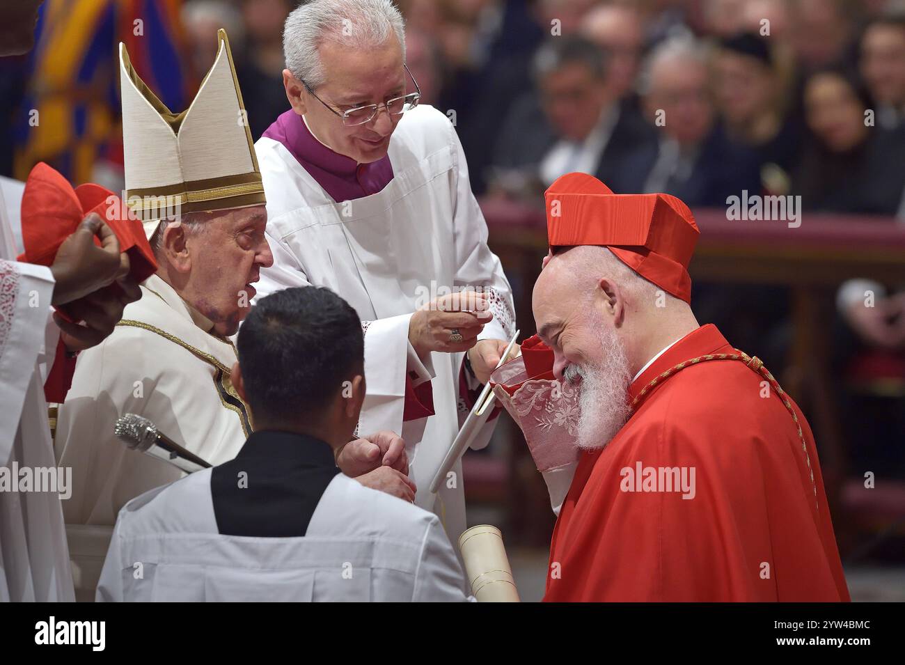 Cité du Vatican, Vatican. 07 décembre 2024. Le pape François nomme Cardinal Ispahan Dominique Joseph Mathieu, lors du Consistoire pour la création de nouveaux cardinaux à la Basilique Pierre le 07 décembre 2024 à la Cité du Vatican. Crédit : dpa/Alamy Live News Banque D'Images