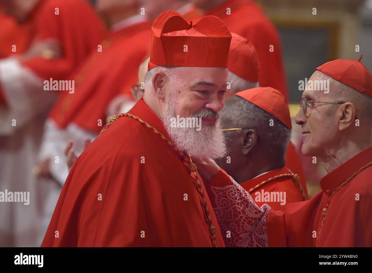 Cité du Vatican, Vatican. 07 décembre 2024. Le pape François nomme Cardinal Ispahan Dominique Joseph Mathieu, lors du Consistoire pour la création de nouveaux cardinaux à la Basilique Pierre le 07 décembre 2024 à la Cité du Vatican. Crédit : dpa/Alamy Live News Banque D'Images