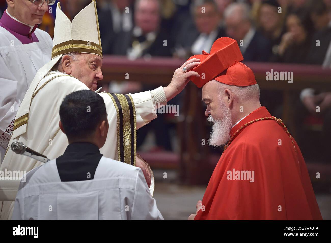 Cité du Vatican, Vatican. 07 décembre 2024. Le pape François nomme Cardinal Ispahan Dominique Joseph Mathieu, lors du Consistoire pour la création de nouveaux cardinaux à la Basilique Pierre le 07 décembre 2024 à la Cité du Vatican. Crédit : dpa/Alamy Live News Banque D'Images