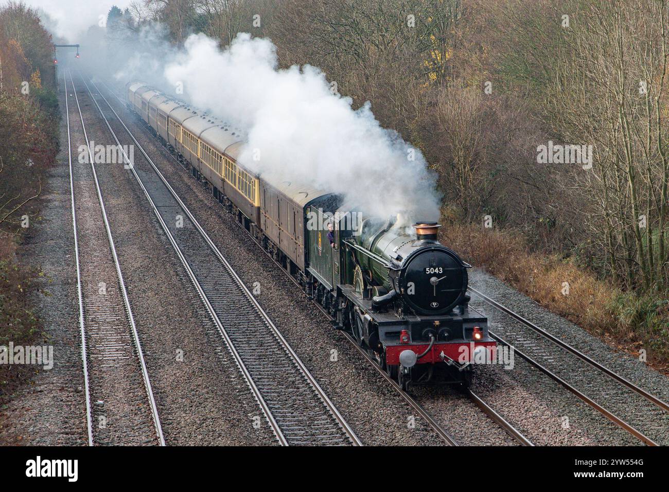 Sunnyhill, Derby UK 4 dec 2024:GWR 4073 Class 5043 Earl of Mount Edgcumbe approche de Derby sur le train spécial White Rose Express Birmingham-York Banque D'Images