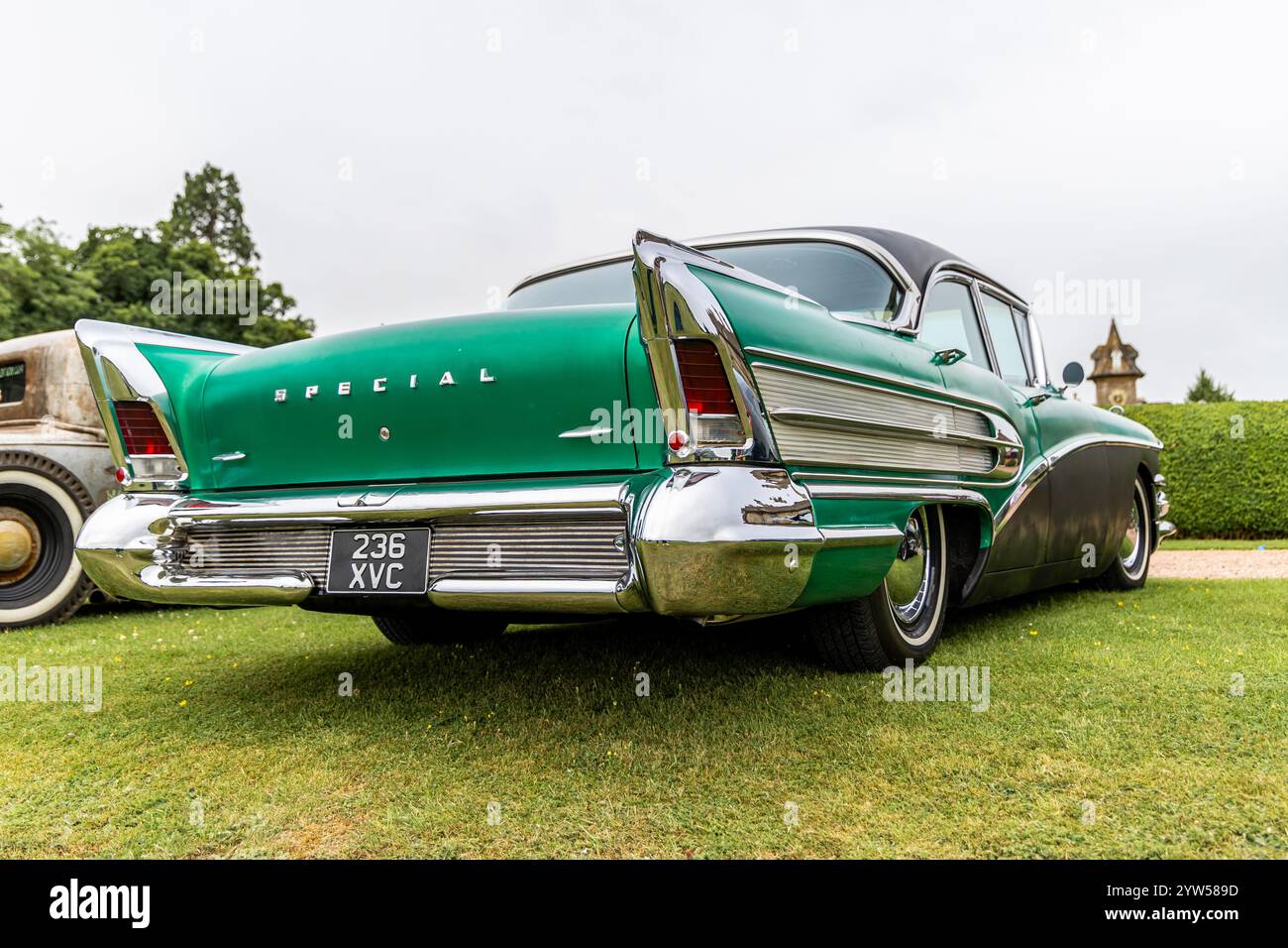 Bristol, Royaume-Uni- 11 août 2024 : arrière de Buick Special 1958 couleur vert émeraude. Banque D'Images