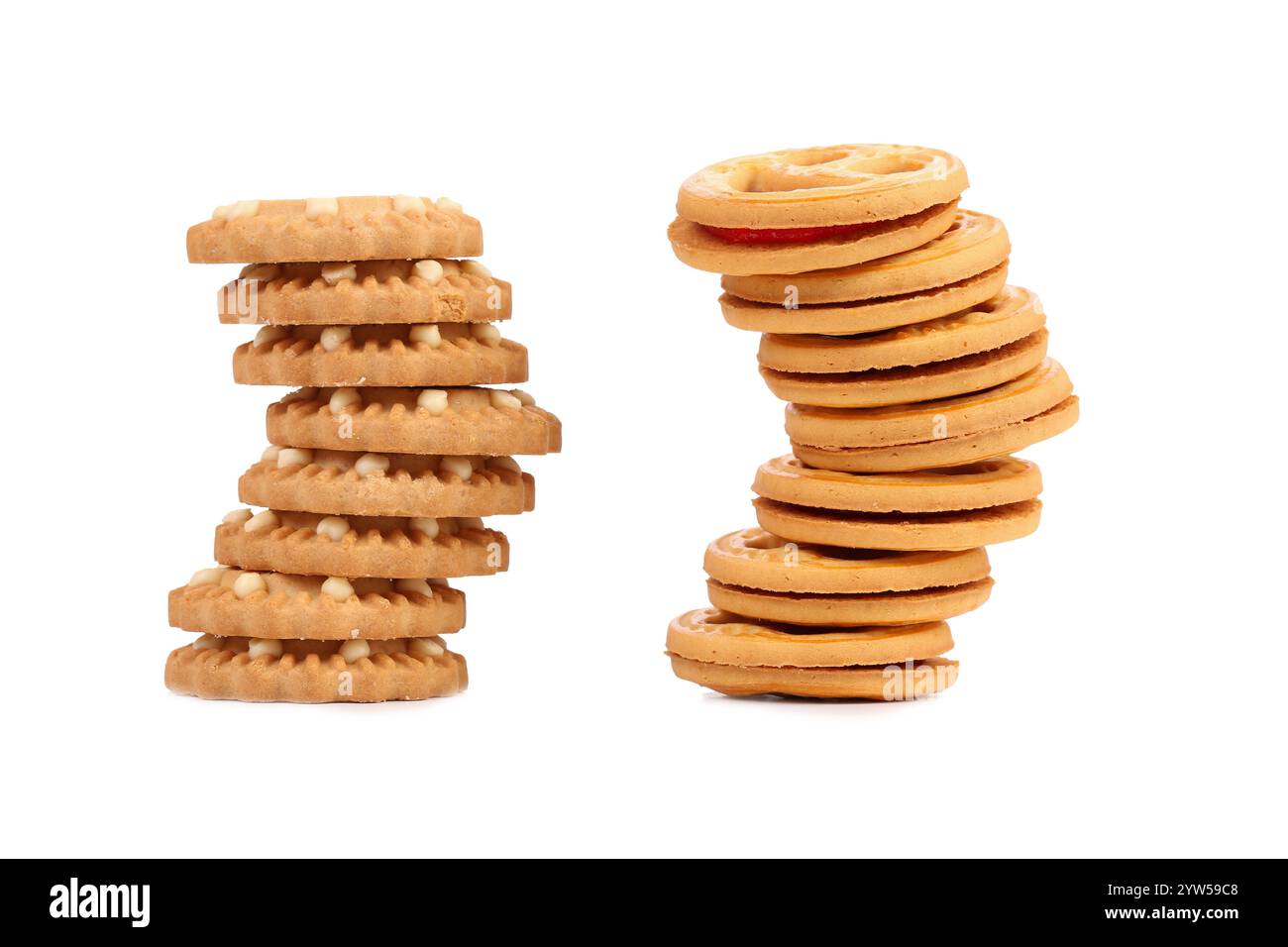 Deux piles de biscuits différents. Fond blanc. Banque D'Images