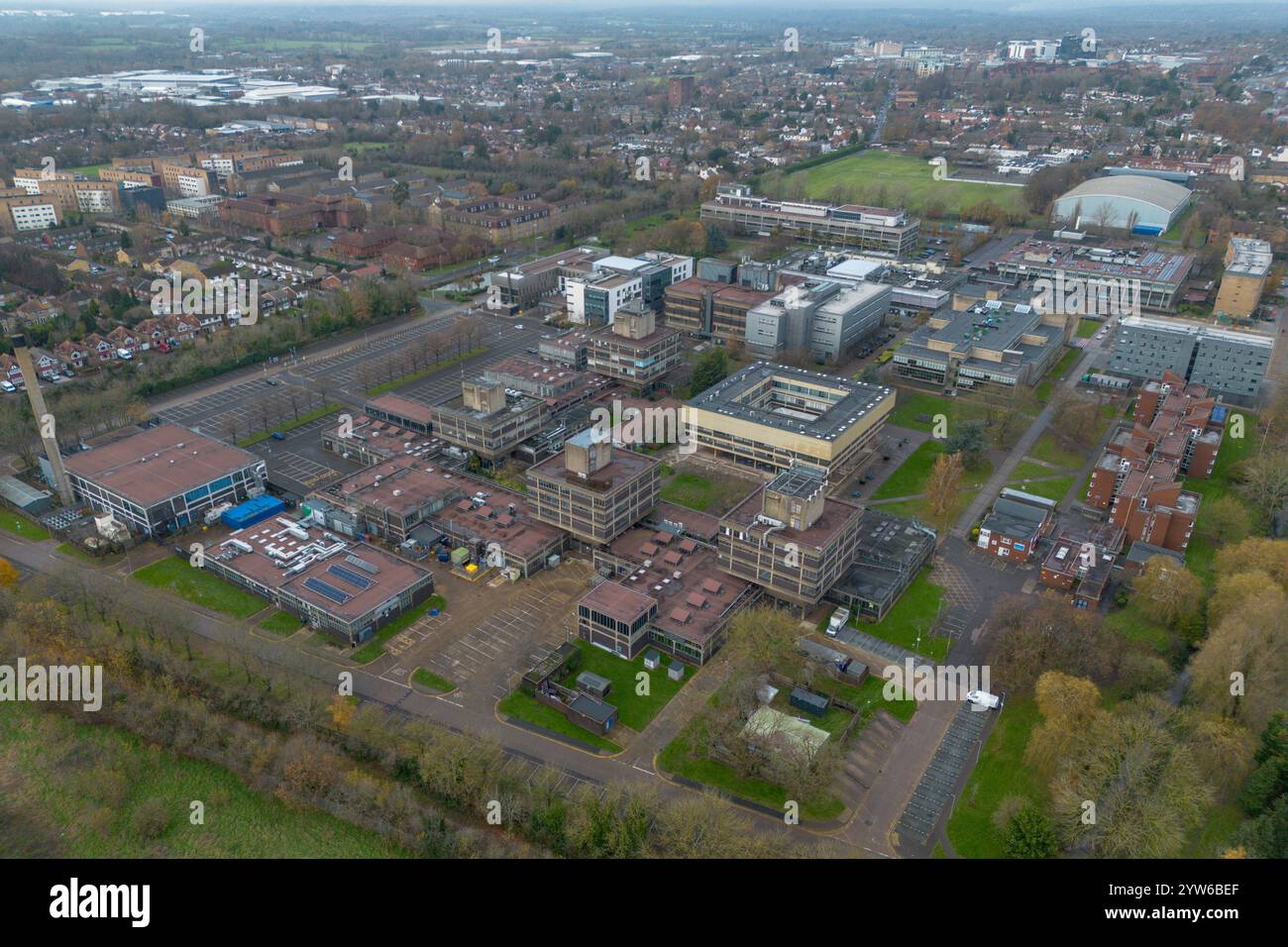 Vue aérienne de la principale zone académique (Tour A, B, C, d, Howell) du campus de l'Université Brunel de Londres à Uxbridge, Royaume-Uni. Banque D'Images