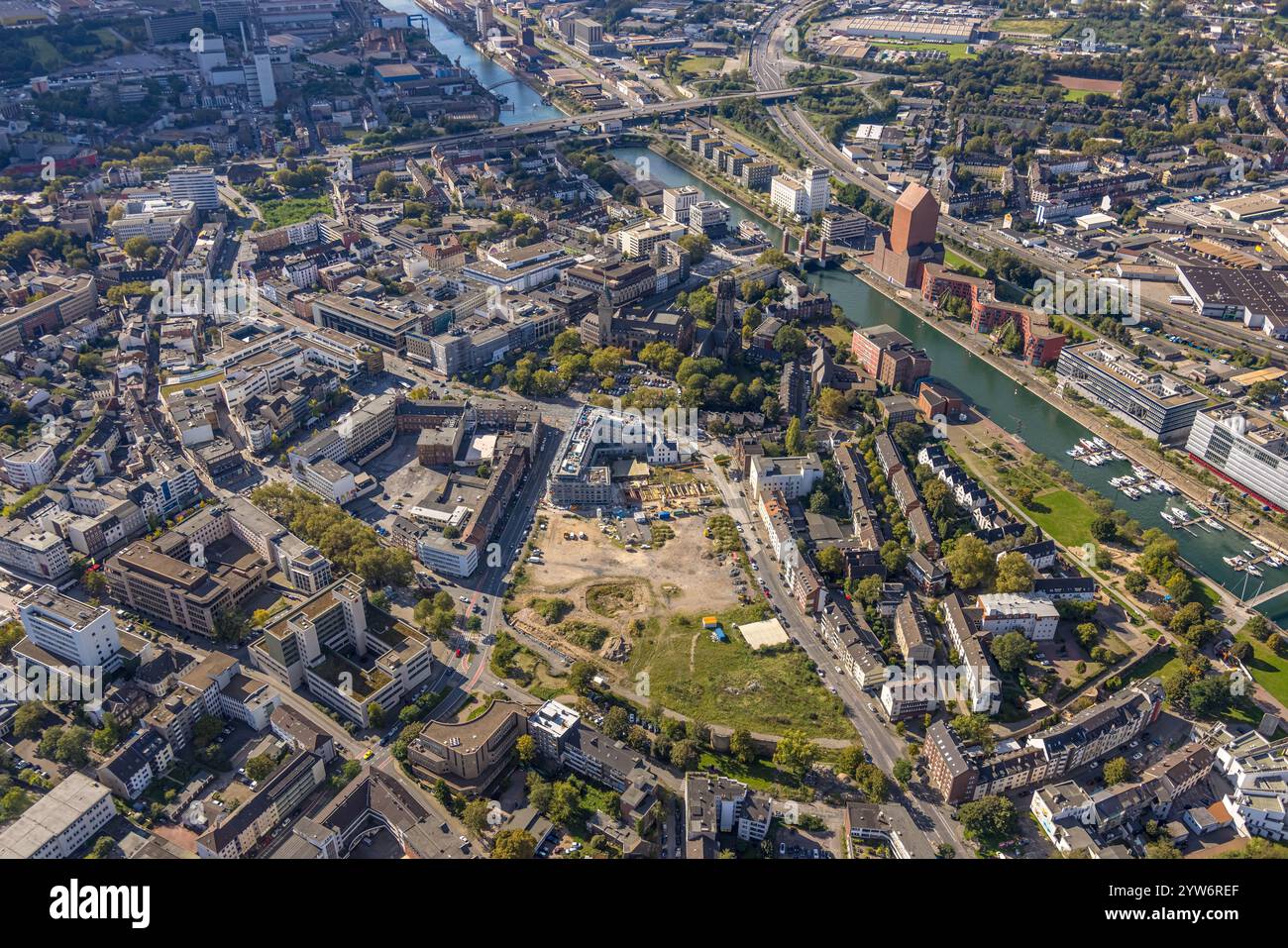 Vue aérienne, Port intérieur avec les Archives d'État de Rhénanie du Nord-Westphalie, Département de Rhénanie et le pont Schwanentor, Hôtel de ville et Salvator C. Banque D'Images