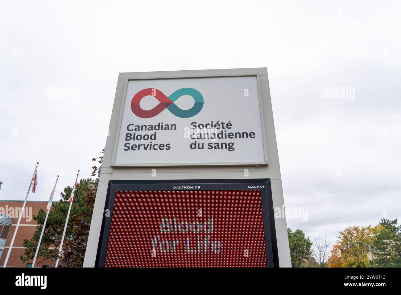 Ottawa, ON, Canada - 16 octobre 2023 : une signalisation au siège social de la Société canadienne du sang à Ottawa, ON, Canada. Banque D'Images