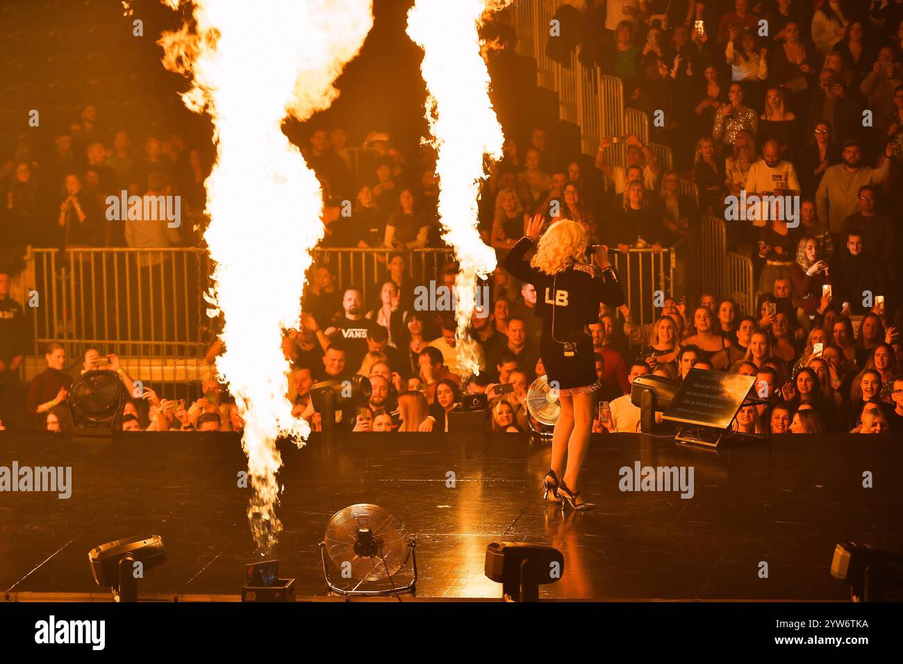 Croatie, Zagreb, 091224. Lepa Brena est apparue sur la scène de l’Arena Zagreb pour la troisième fois, où elle tiendra un total de cinq concerts ce mois-ci. Sur la photo : concert de Lepa Brena à Arena Zagreb. Photo : Lucija Ocko / CROPIX Zagreb Croatie Copyright : xxLucijaxOckox lepa brena arena2-091224 Banque D'Images