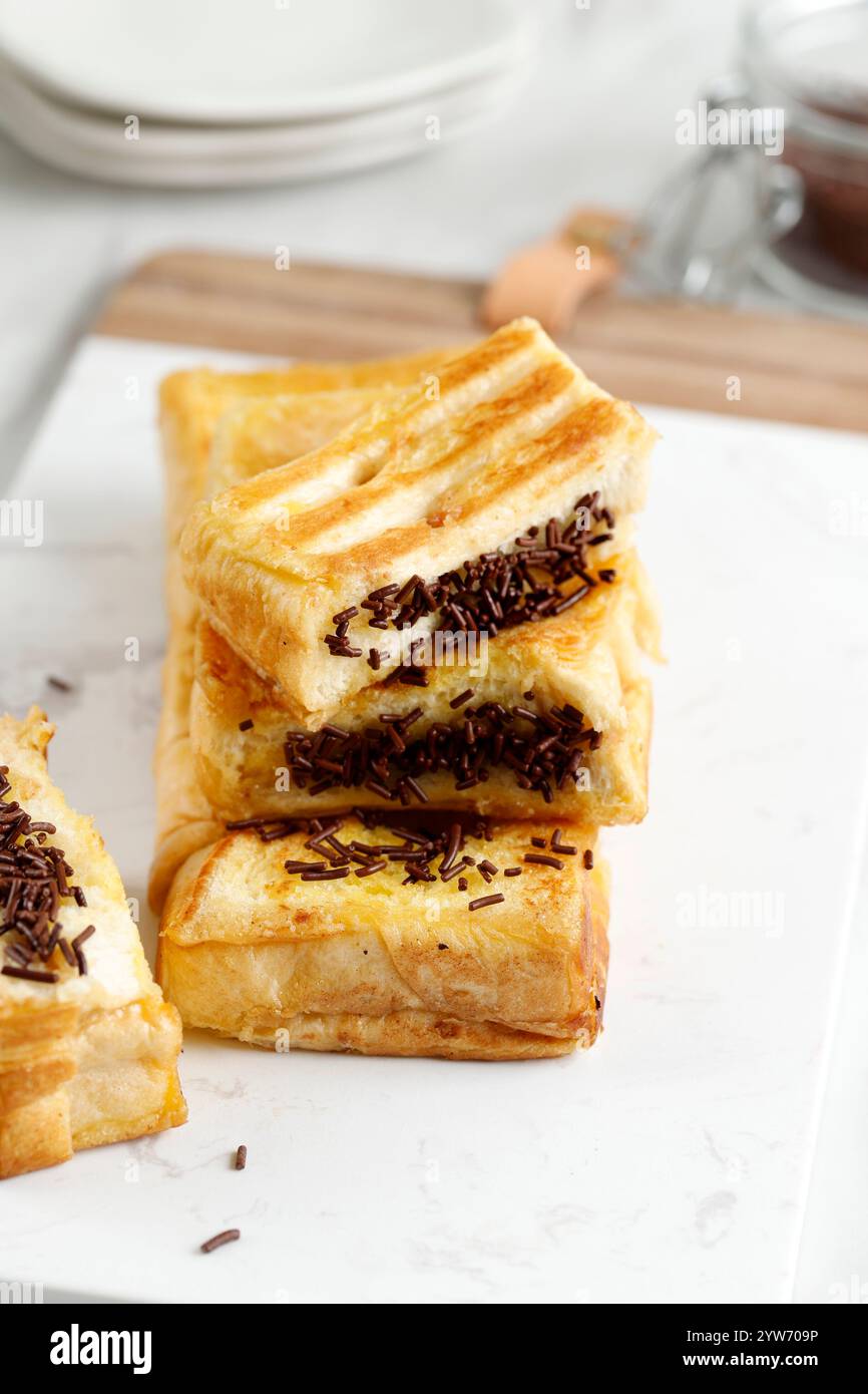 Roti Bakar Bandung, Roti Bakar Cokelat. Pain grillé au chocolat Banque D'Images