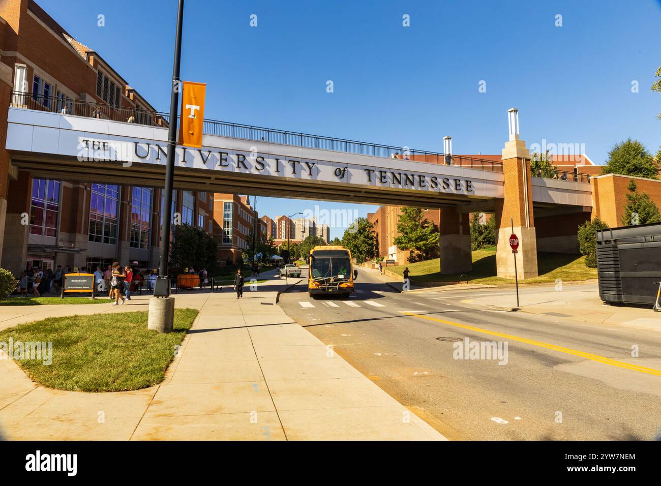 Knoxville, TN - 11 octobre 2024 : panneau de l'Université du Tennessee sur la promenade transversale sur le campus Banque D'Images