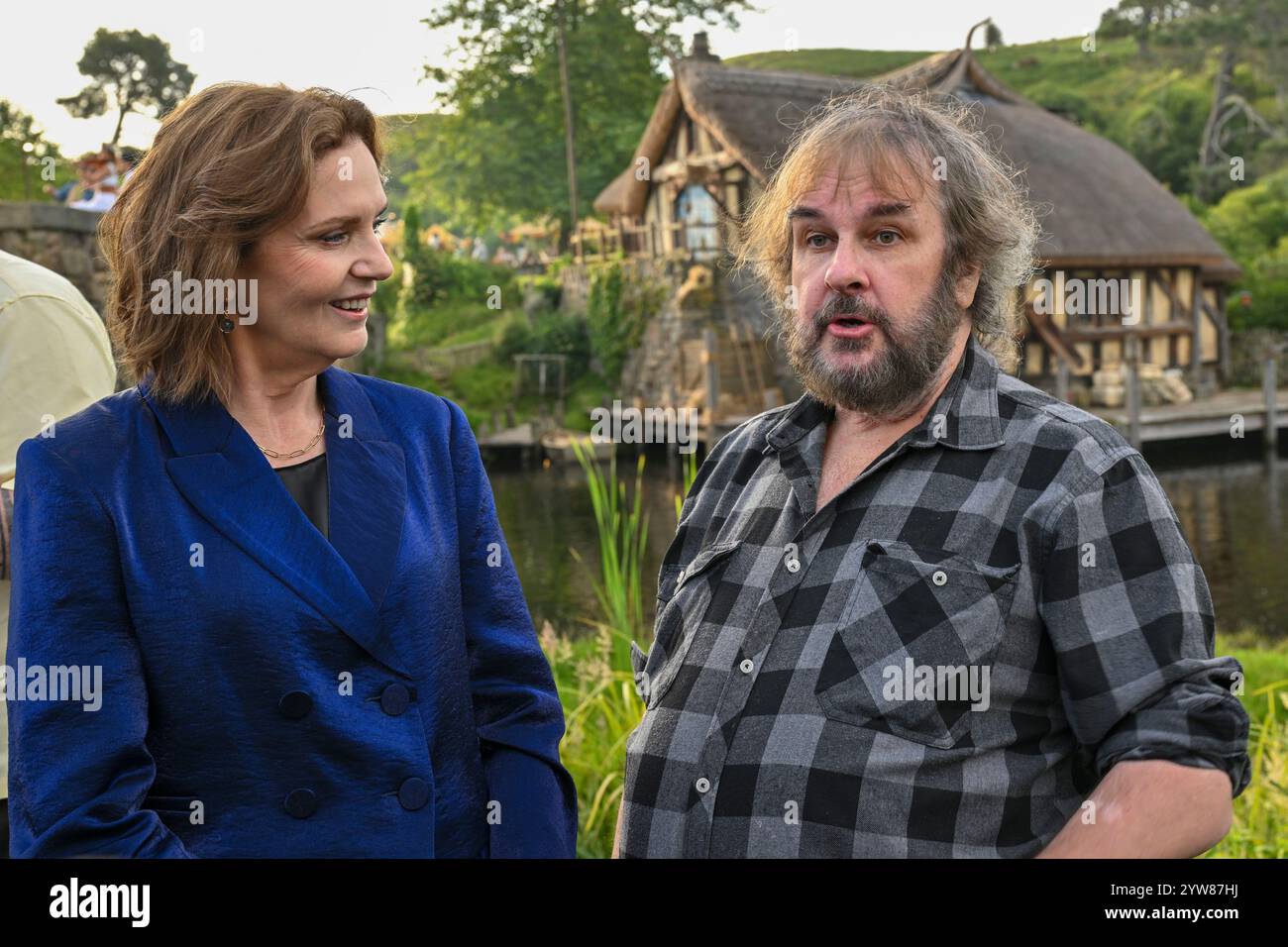 Peter Jackson, right, and Philippa Boyens attend the New Zealand Premiere of "The Lord of the Rings: The War of the Rohirrim," in Hobbiton, New Zealand, Tuesday, Dec. 10, 2024. (AP Photo/Mark Tantrum) Banque D'Images