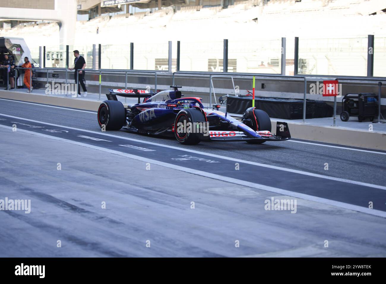 Ayumu Iwasa (Visa Cashapp RB), essais post-saison, SONT, formel 1 Weltmeisterschaft, Abu Dhabi Grand Prix, circuit Yas Marina, 10.12.2024 Foto : Eibner-Pressefoto/Annika Graf Banque D'Images