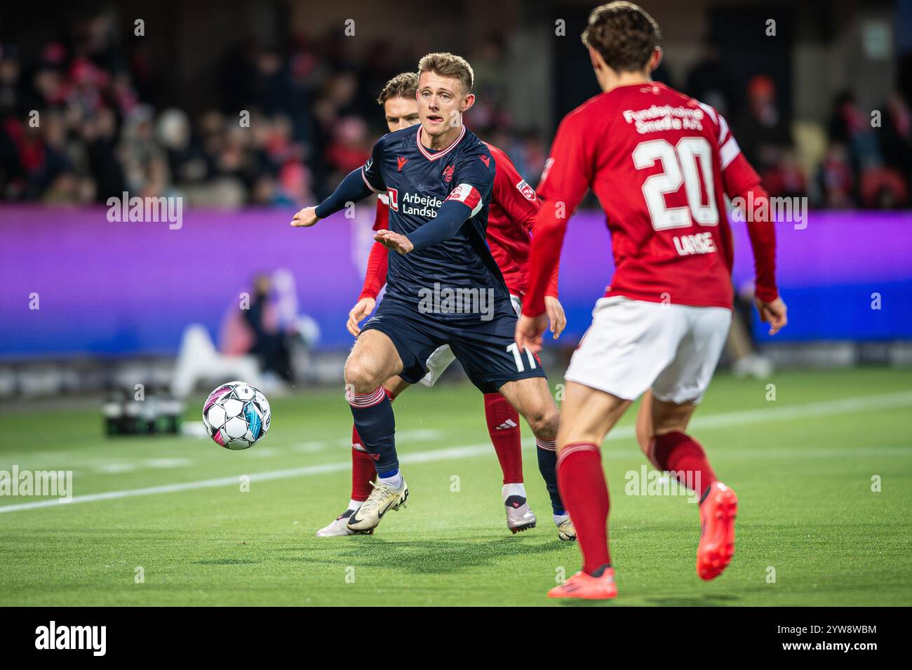 Silkeborg, Danemark. 08 décembre 2024. Mathias Jorgensen (11 ans) de Aalborg BK vu lors du match de coupe danoise Oddset Pokalen entre Silkeborg IF et Aalborg BK au JYSK Park à Silkeborg. Banque D'Images