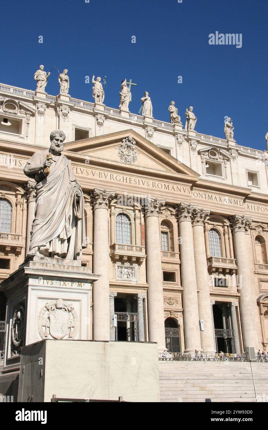 La basilique papale de Saint-Pierre. Façade conçue par Carlos Maderno (1608-1614). Cité du Vatican. Europe. Banque D'Images