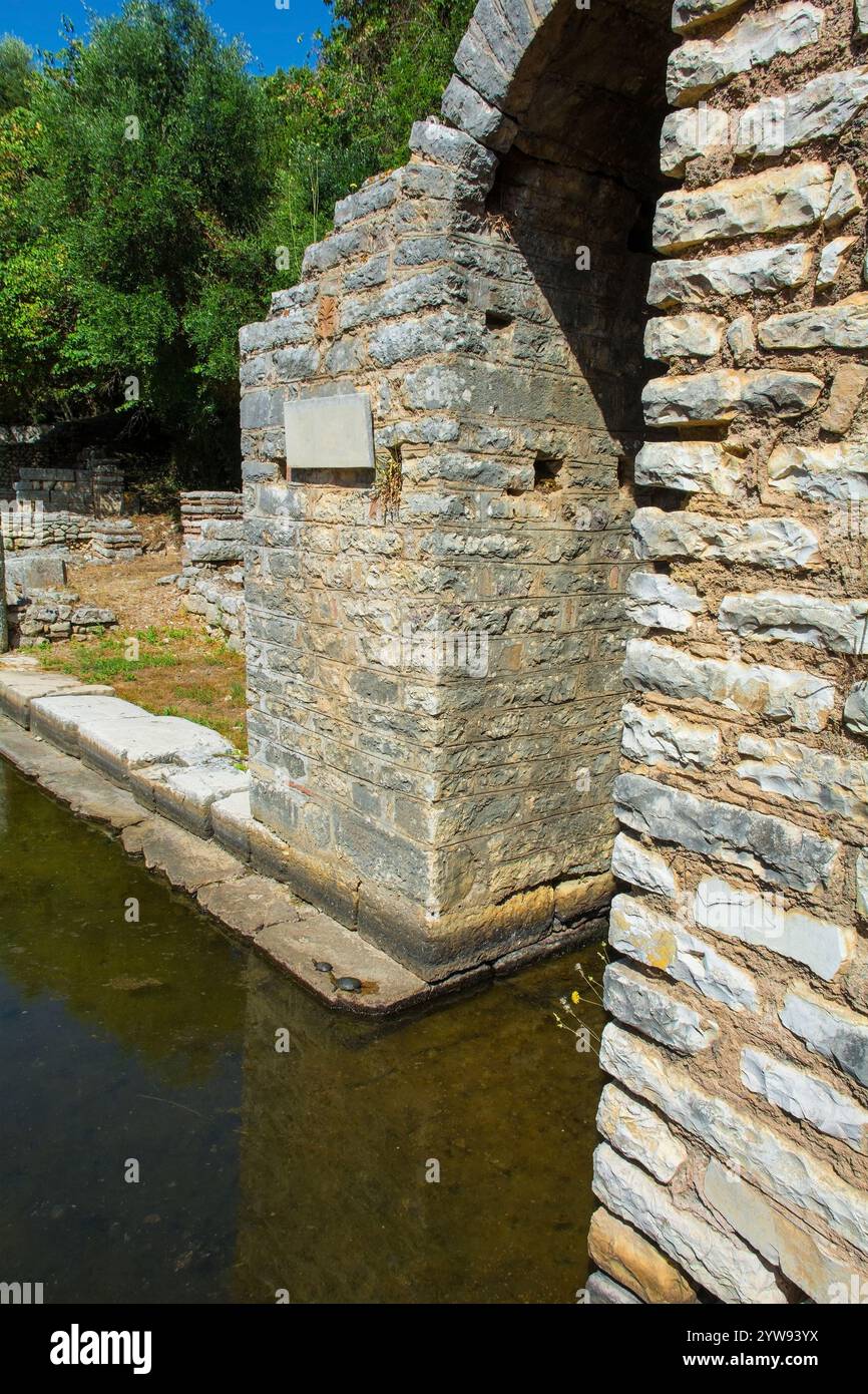 Le sanctuaire hellénistique d'Asclépius du IIIe siècle av. J.-C. dans le parc archéologique de Butrint, dans le parc national de Butrint, au sud de l'Albanie. UNESCO Banque D'Images