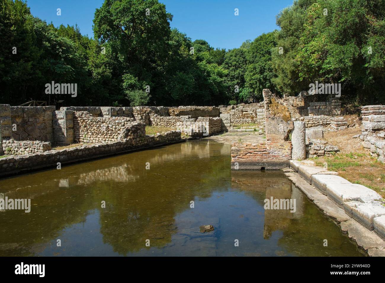 Le sanctuaire hellénistique d'Asclépius du IIIe siècle av. J.-C. dans le parc archéologique de Butrint, dans le parc national de Butrint, au sud de l'Albanie. UNESCO Banque D'Images