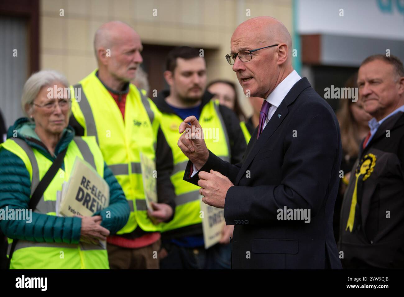 John Swinney, premier ministre d'Écosse et chef du Scottish National Party, démarchait avec Drew Hendry, candidat du SNP pour les élections de Westminster pour Inverness, Skye et West Ross-Shire, à Inverness, en Écosse, le 2 juillet 2024. Banque D'Images