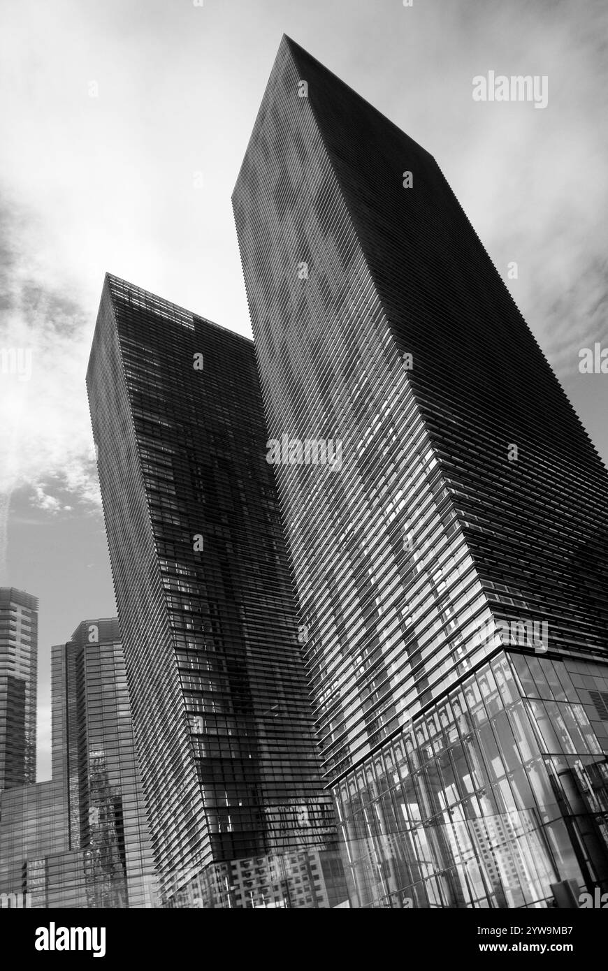 Complexe CityCenter à Las Vegas, Nevada, États-Unis, présentant une architecture moderne et des bâtiments de luxe sous un ciel désertique clair. Banque D'Images