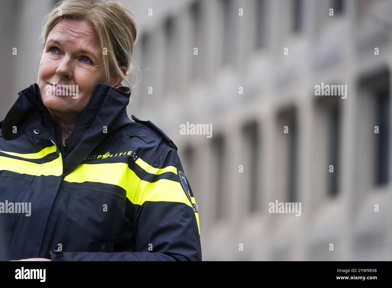 DEN HAAG - Karin Krukkert, chef de police de l'unité de la Haye, s'adresse à la presse au siège de la police. La police a arrêté trois suspects pour implication possible dans les explosions du Tarwekamp à la Haye. Plusieurs voitures ont également été saisies. ANP JEROEN JUMELET pays-bas OUT - belgique OUT Banque D'Images