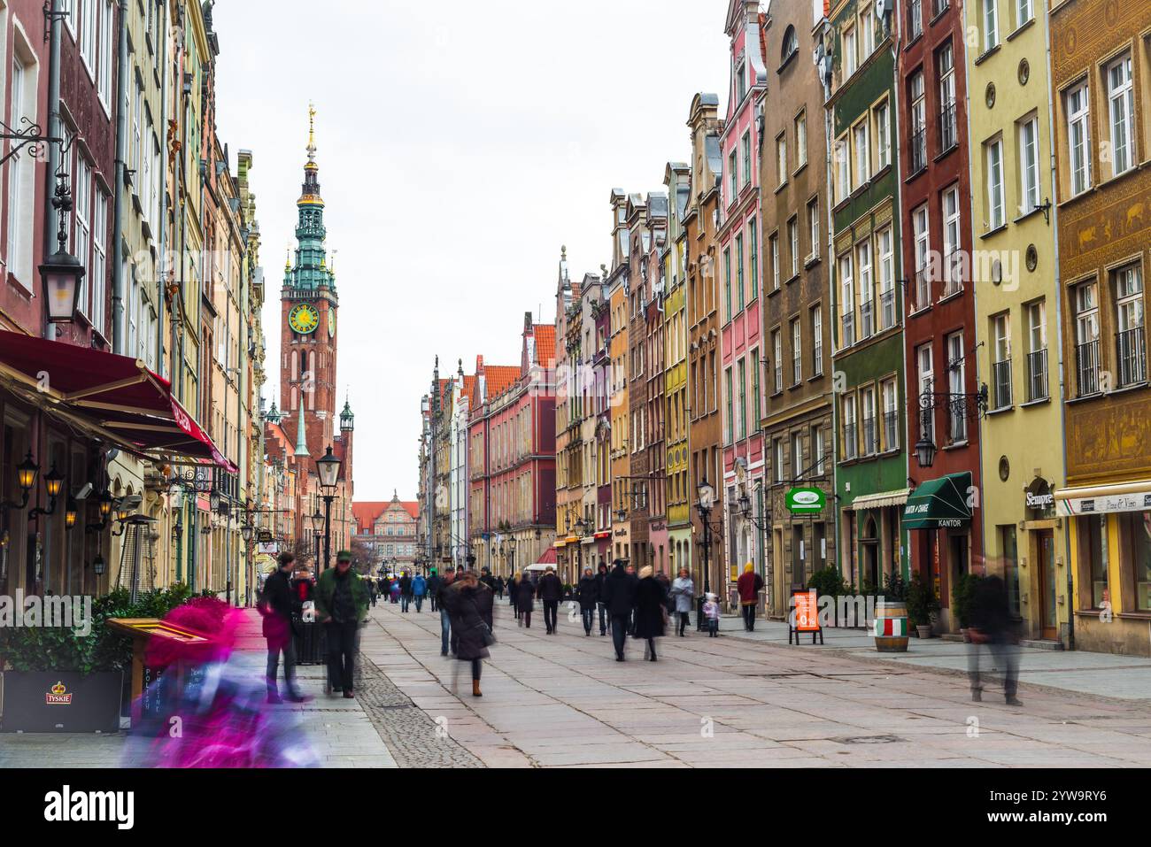 Gdansk, Pologne - 14 mars 2014 : les gens marchent dans les rues du centre historique de la ville de Gdansk, Pologne Banque D'Images