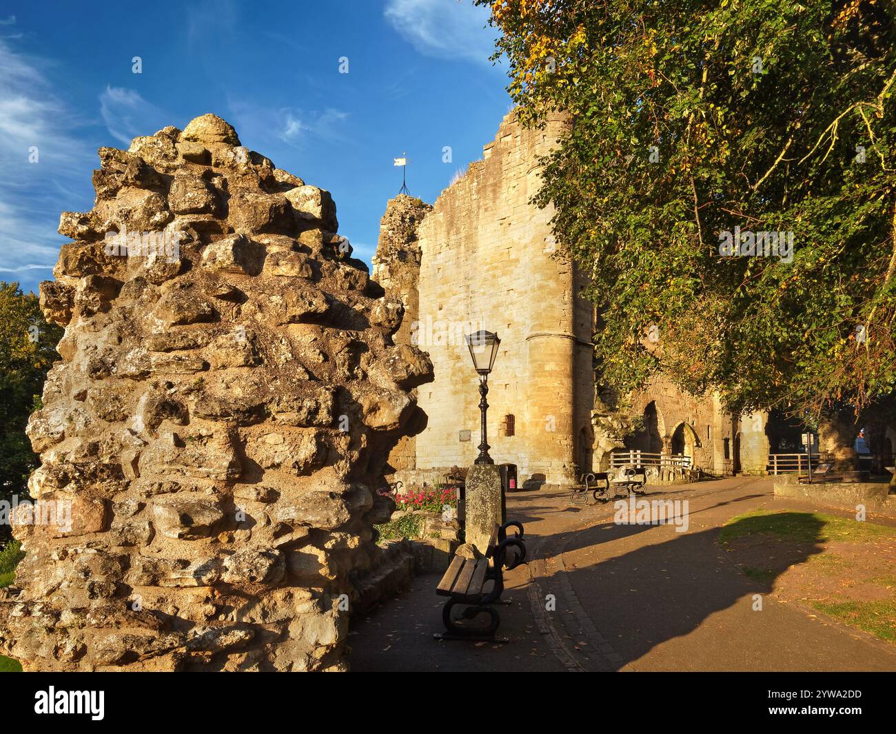 Royaume-Uni, Yorkshire du Nord, ruines et terrains du château de Knaresborough. Banque D'Images