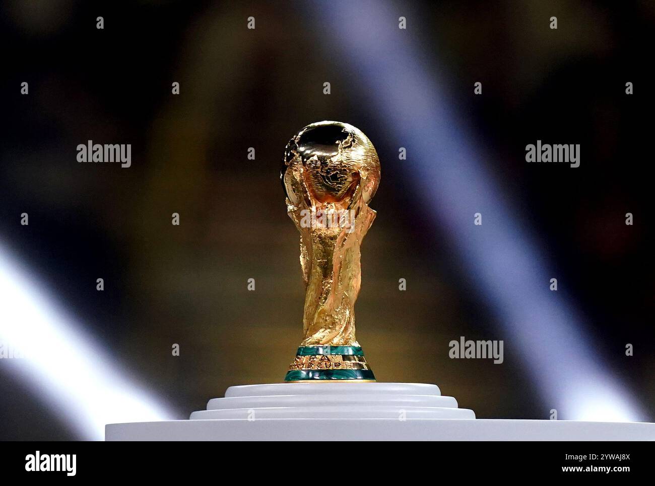 Photo du dossier datée du 18-12-2022 d'Une vue générale du Trophée de la Coupe du monde de la FIFA. L’Arabie saoudite devrait se voir officiellement attribuer les droits d’accueil pour la Coupe du monde masculine 2034 mercredi. Date d'émission : mardi 10 décembre 2024. Banque D'Images