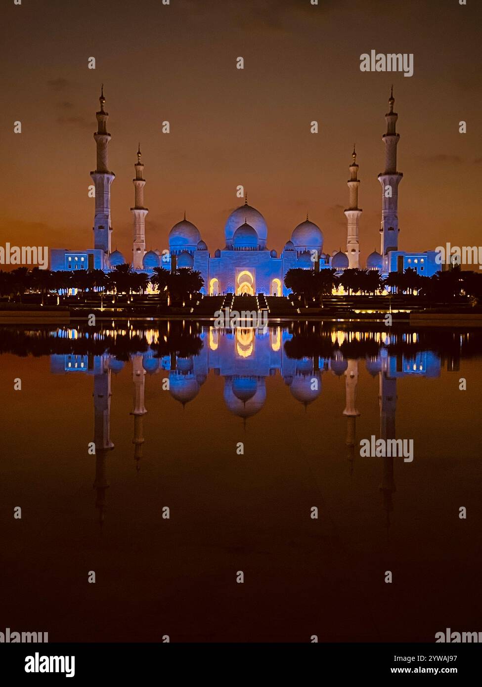 Grande mosquée Sheikh Zayed Abu Dhabi au coucher du soleil. Photo de Sam Bagnall. Banque D'Images