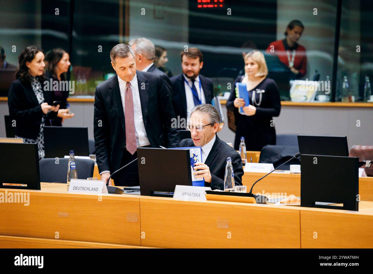 Joerg Kukies, Bundesfinanzminister SPD, aufgenommen im Rahmen des Eurogruppe / ECOFIN-rates, Bruessel, 10.12.2024. Fotografiert im Auftrag des Bundesministerium der Finanzen BMF Bruessel Belgien *** Joerg Kukies, ministre fédéral des Finances SPD , prise lors du Conseil ECOFIN de l'Eurogroupe, à Bruxelles, le 10 12 2024 photographie au nom du ministère fédéral des Finances BMF Brussels Belgium Copyright : xFelixxZahn/BMFx Banque D'Images