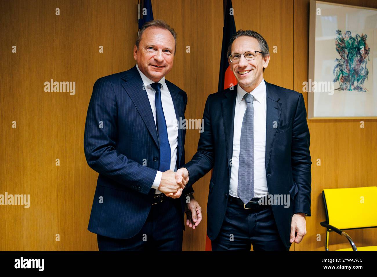 Joerg Kukies, Bundesfinanzminister SPD, trifft Gilles Roth, Minister der Finanzen von Luxemburg, zu einem gespraech im Rahmen des Eurogruppe / ECOFIN-rates in Bruessel, 09.12.2024. Fotografiert im Auftrag des Bundesministerium der Finanzen BMF Bruessel Belgien *** Joerg Kukies, ministre fédéral des Finances SPD , rencontre Gilles Roth, ministre des Finances du Luxembourg, pour une discussion au Conseil ECOFIN de l'Eurogroupe à Bruxelles, 09 12 2024 photographie au nom du ministère fédéral des Finances BMF Brussels Belgium Copyright : xFelixxZahn/BMFx Banque D'Images