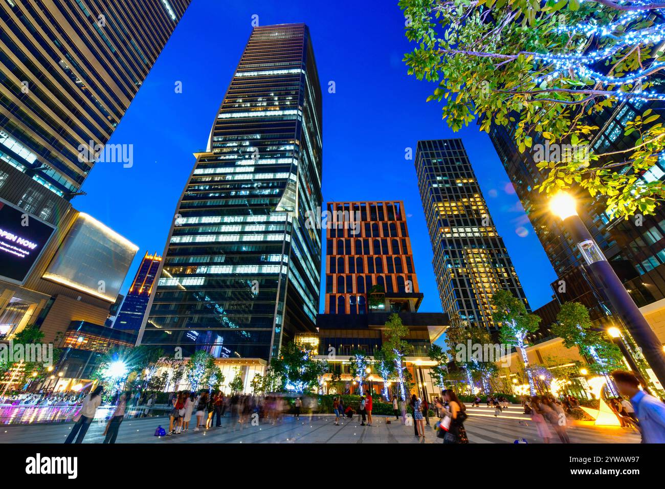 BANGKOK- DEC 6, 2024 : One Bangkok, un projet immobilier résidentiel moderne de classe mondiale, avec un hôtel et une entreprise INFORMATIQUE est une nouvelle ville emblématique Banque D'Images