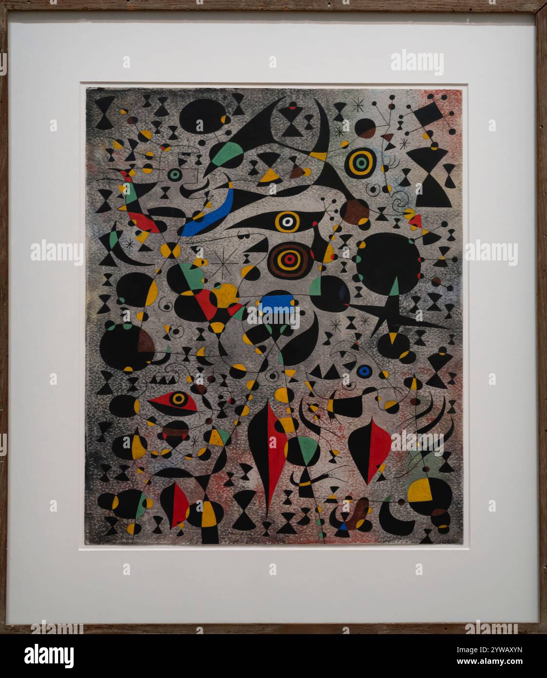 Paris, France - 11 09 2024 : exposition sur le surréalisme. Femmes entourées par le vol d'un oiseau peint par Joan Miro Banque D'Images