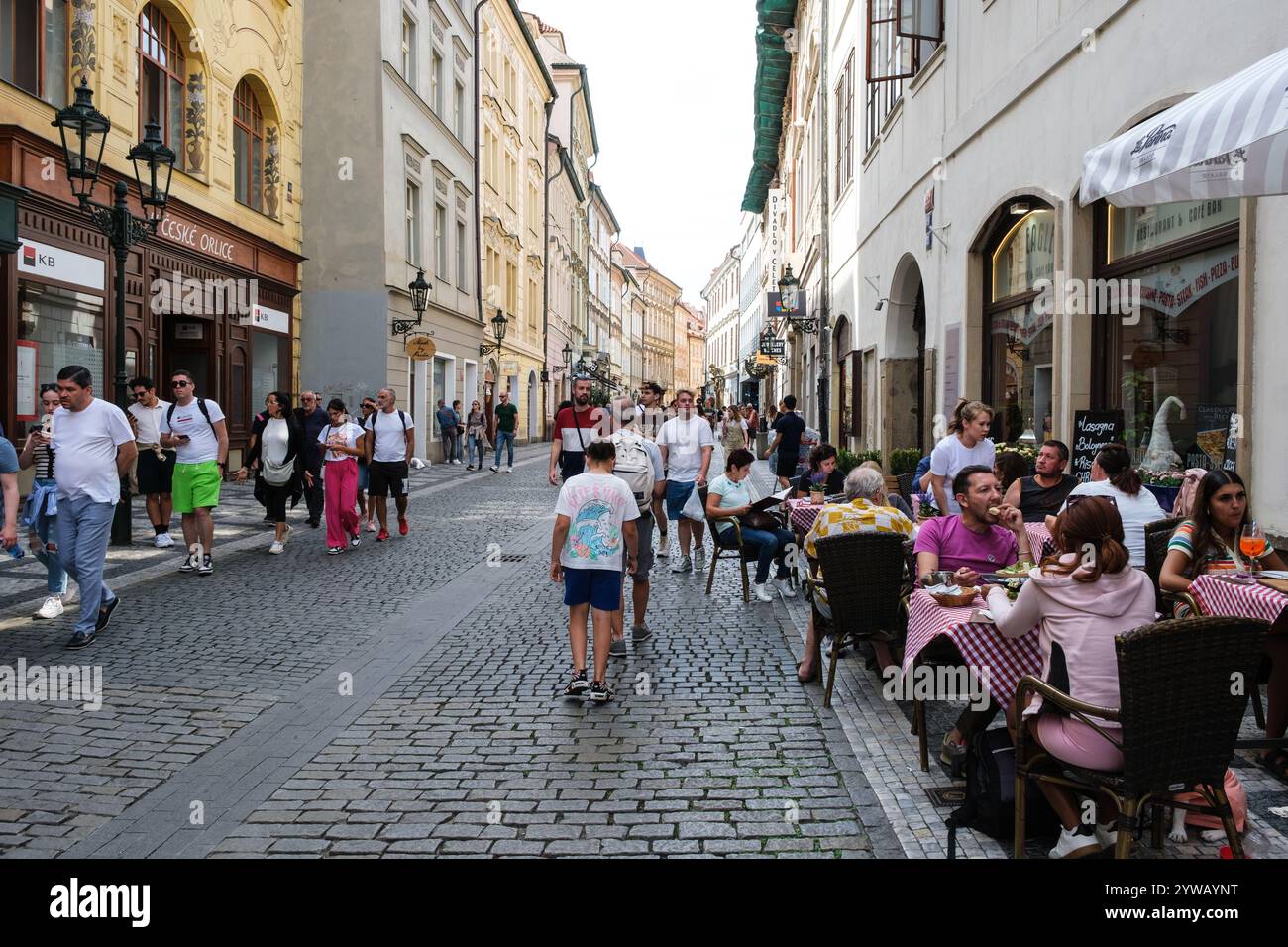 Celetna Street Scene, Prague, Tchéquie, République tchèque. Banque D'Images