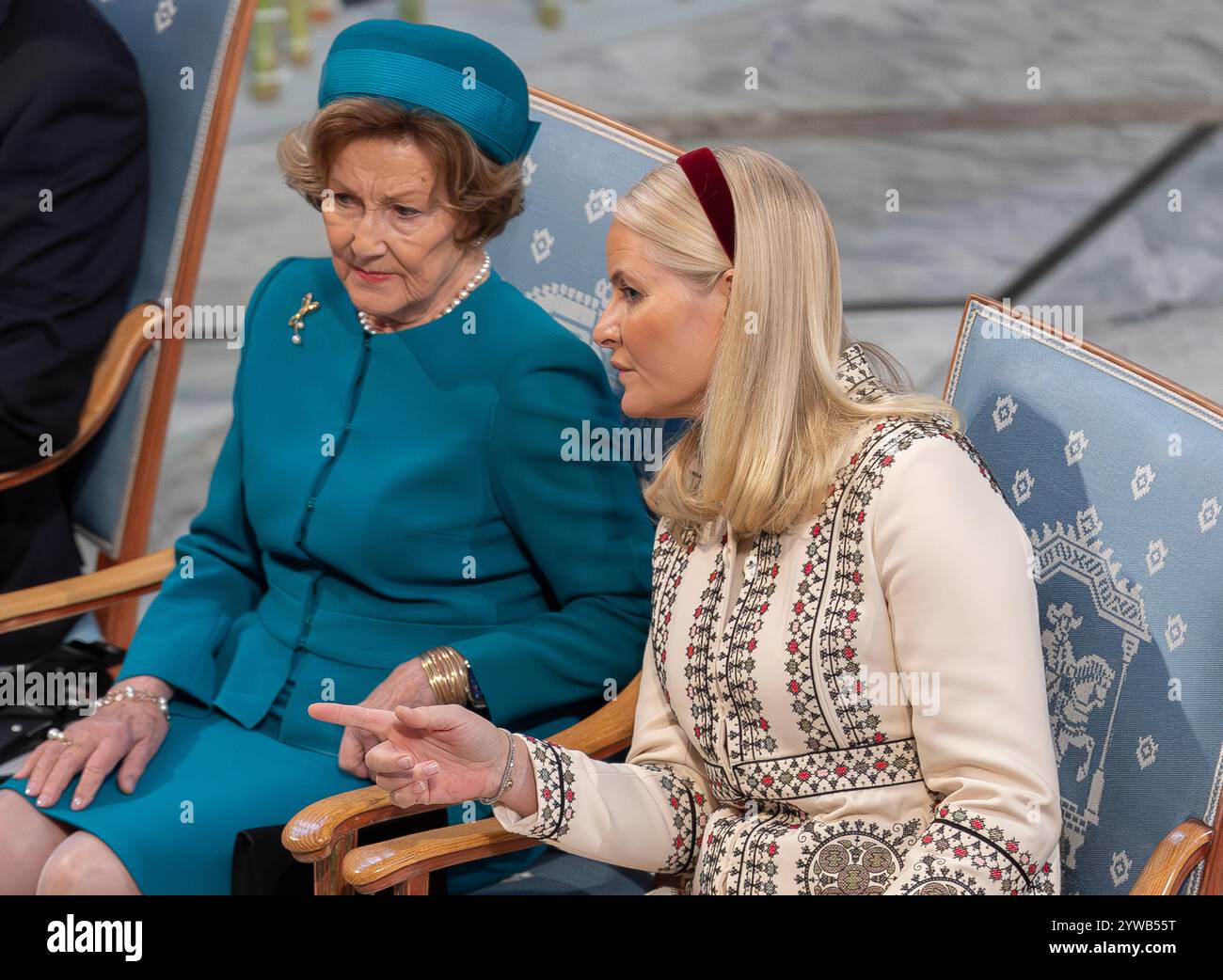 Oslo, Norvège 10 décembre 2024 le roi Harald V de Norvège, la reine Sonja de Norvège, la princesse héritière mette Marit de Norvège et le prince héritier Haakon Magnus de Norvège assistent à la cérémonie du Prix Nobel de la paix à l'hôtel de ville d'Oslo, en l'honneur du lauréat de cette année, Nihon Hidankyo, représenté par le secrétaire général Terum Tanaka du Japon à Oslo, Norvège crédit : Nigel Waldron/Alamy Live News Banque D'Images