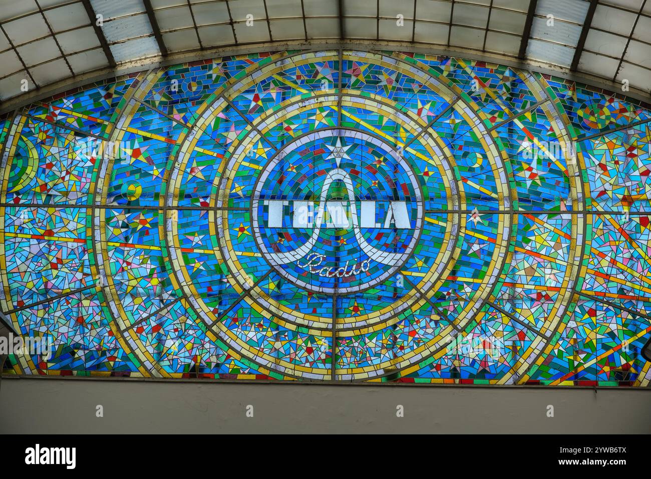 Svetozor Mall, Glass Mosaic Design pour Tesla, une société de radio qui n'est plus en affaires. Prague, Tchéquie, République tchèque, Banque D'Images