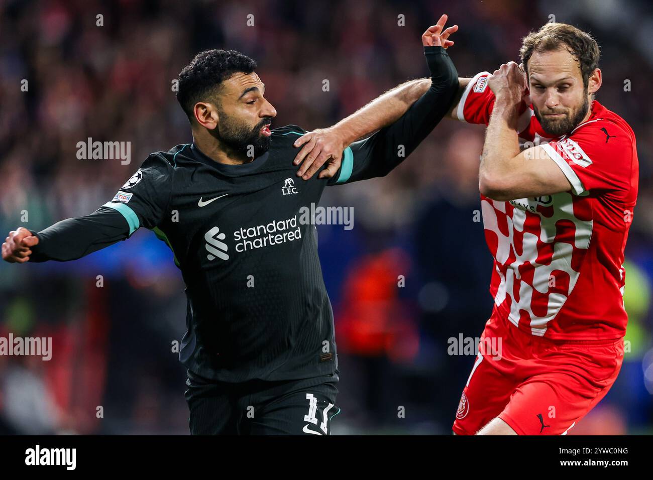 Gérone, Espagne. 10 décembre 2024. Gérone, Espagne, 22 octobre 2024 : Mohamed Salah Hamed Mahrous Ghaly (11 Liverpool FC) et Daley Blind (17 Girona FC) en action lors du match de football de l'UEFA Champions League entre Girona FC et Liverpool FC au stade Montilivi de Gérone, Espagne (Judit Cartiel/SPP) crédit : SPP Sport photo de presse. /Alamy Live News Banque D'Images