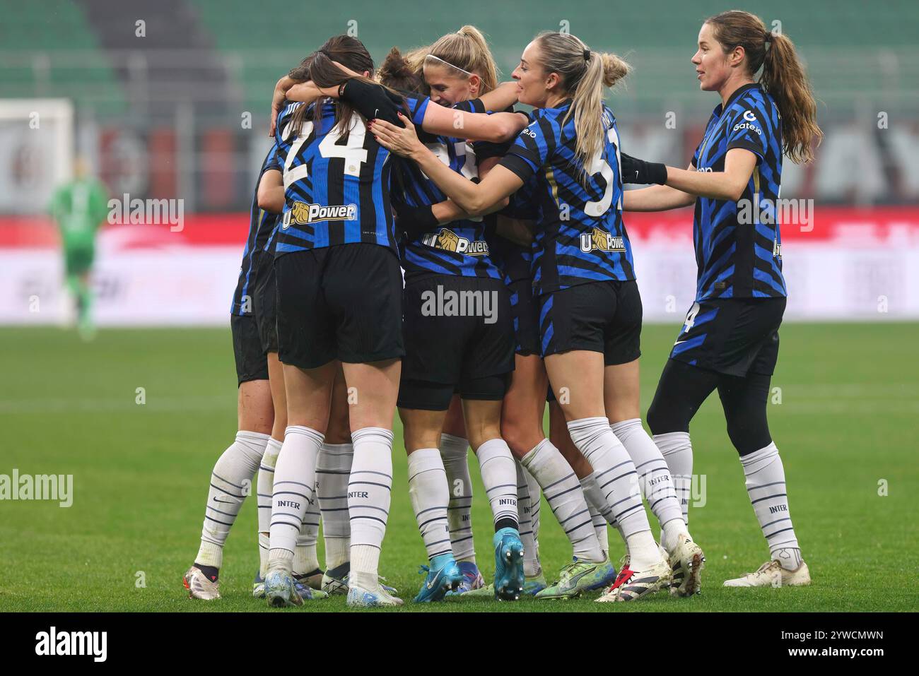 Milan, Italie. 9 décembre 2024. Italie, Milan, 2024 12 08 : ELISA Bartoli (FC Inter) marque et célèbre avec ses coéquipières le but de 1-0 à 45' lors du match de football AC Milan vs FC Inter, femmes Serie A 2024-2025 jour 12, stade San Siro. Italie, Milan, 2024 12 08 : AC Milan vs FC Inter, Italie Women Serie A 2024/2025, jour 12 au stade San Siro (crédit image : © Fabrizio Andrea Bertani/Pacific Press via ZUMA Press Wire) USAGE ÉDITORIAL SEULEMENT! Non destiné à UN USAGE commercial ! Banque D'Images