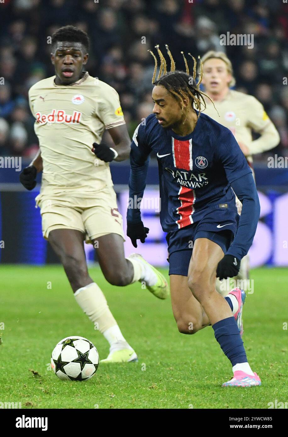 Salzbourg, Autriche. 10 décembre 2024. Bradley Barcola (avant) du Paris Saint-Germain participe au match de l'UEFA Champions League entre le FC Salzbourg et le Paris Saint-Germain à Salzbourg, Autriche, 10 décembre 2024. Crédit : HE Canling/Xinhua/Alamy Live News Banque D'Images Salzbourg, Autriche. 10 décembre 2024. Bradley Barcola (avant) du Paris Saint-Germain participe au match de l'UEFA Champions League entre le FC Salzbourg et le Paris Saint-Germain à Salzbourg, Autriche, 10 décembre 2024. Crédit : HE Canling/Xinhua/Alamy Live News Banque D'Images